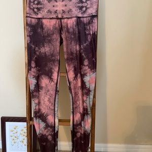 Teeki Eagle Feather - Pink Hot Pant Small EUC